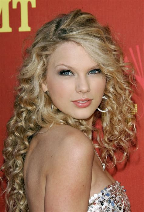 Taylor Swift Curls 2016 | POPSUGAR Beauty