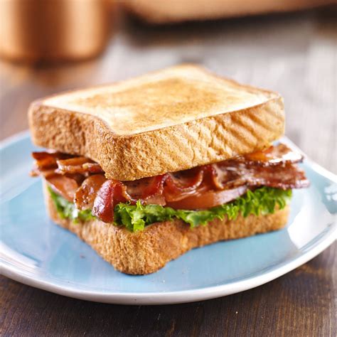 Clubsandwich met bacon en tomaat - recept - okoko recepten