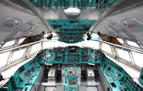 Ilyushin Il-62 Cockpit | Aircraft - Flight Deck | Pinterest