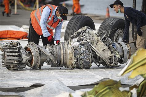 Crash of a Boeing 737 MAX 8 off Jakarta: 189 killed | Bureau of ...