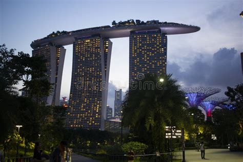 Marina Bay Sands, Skypark - Singapore - Night View Editorial Photo - Image of beautiful, city ...