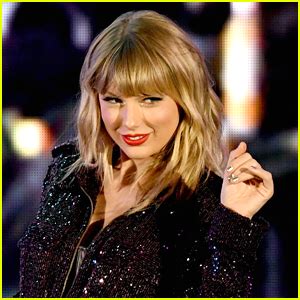 Taylor Swift’s ‘folklore’ Album Ends 2020 As The #1 Album Of The Year | Music, Taylor Swift ...