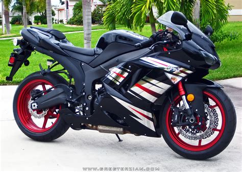 KAWASAKI NINJA ZX-6R - Review and photos