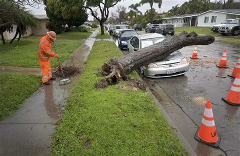 '1-in-1,000 year' event: Deadly California storm triggers flooding ...