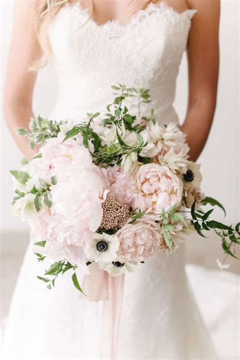 Bouquets de mariée couleur rose : des créations subtiles pour un ...