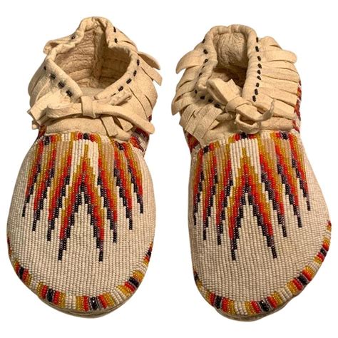 Beaded Paiute Native American Indian Handmade Work of Art Moccasins For Sale at 1stDibs