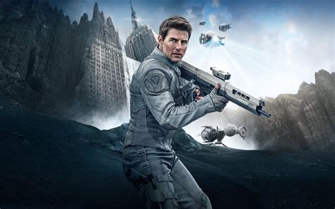 Tom Cruise in Oblivion - Stunning HD Wallpaper