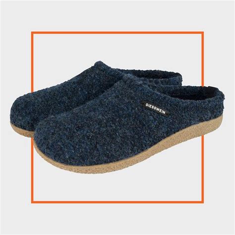 Best Diabetic Slippers for Men, According to Podiatrists | The Healthy