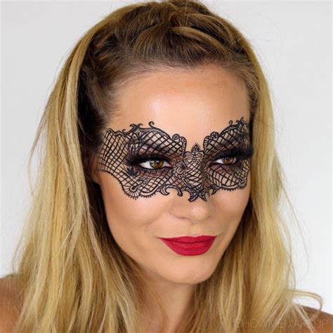 DRAWN ON LACE MASK Last week on SnapChat you will have seen a filter just like this makeup look ...