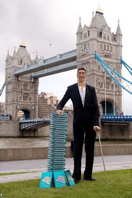 8'1" (2.47 meter) Sultan Kosen from Turkey takes title of world's tallest man | Curious, Funny ...