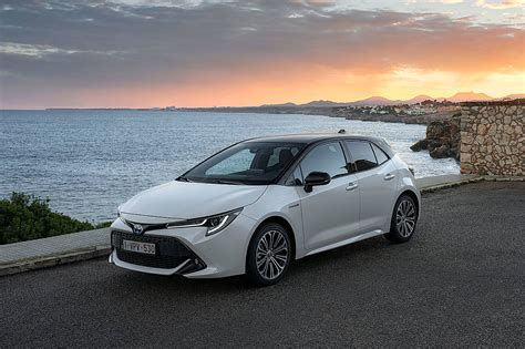 Toyota Corolla E210 2.0 Hybrid 184 KM 2019 hatchback 5dr skrzynia automat napęd przedni - zdjęcie 1