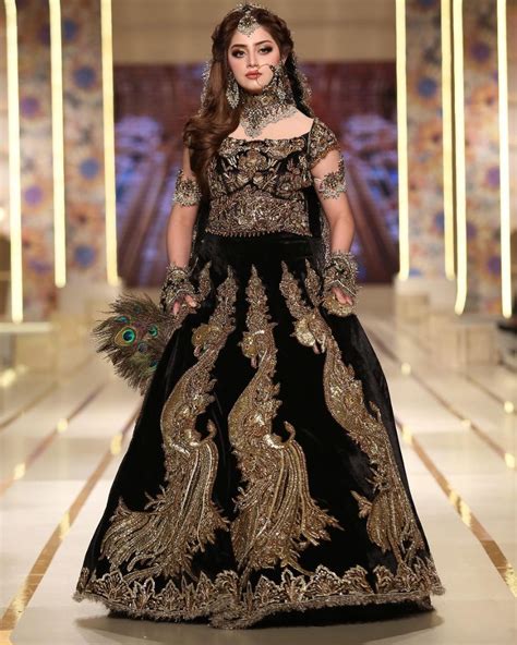 Alizeh Shah Steals The Show at Bridal Couture Week 2021 - Pictures!