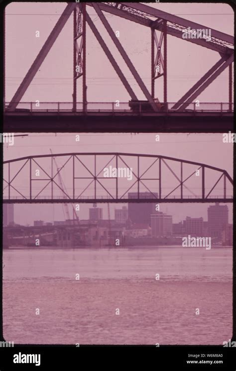 THE KANAWHA RIVER BRIDGES (RAILROAD BRIDGE IN BACKGROUND Stock Photo - Alamy