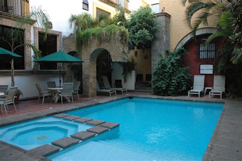 Blue cool swimming pool and jacuzzi, half arch, volcanic stone, tile ...