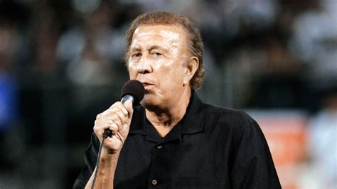 Tom Flores, former Oakland Raiders coach, recovering from bad fall