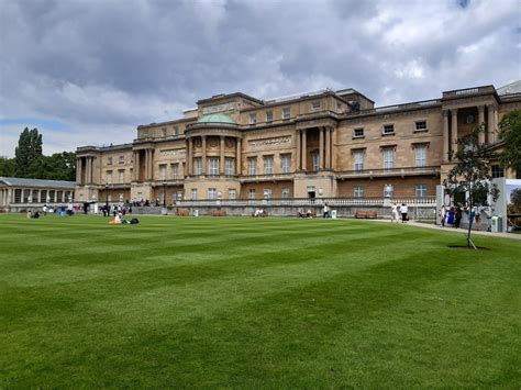 Buckingham Palace Garden, Summer 2021: Part 1 | London Cab Tours