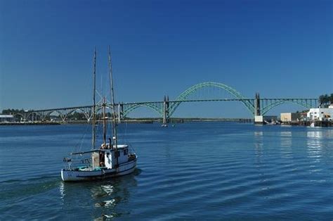 Yaquina Bay Bridge (Newport, 1936) | Structurae