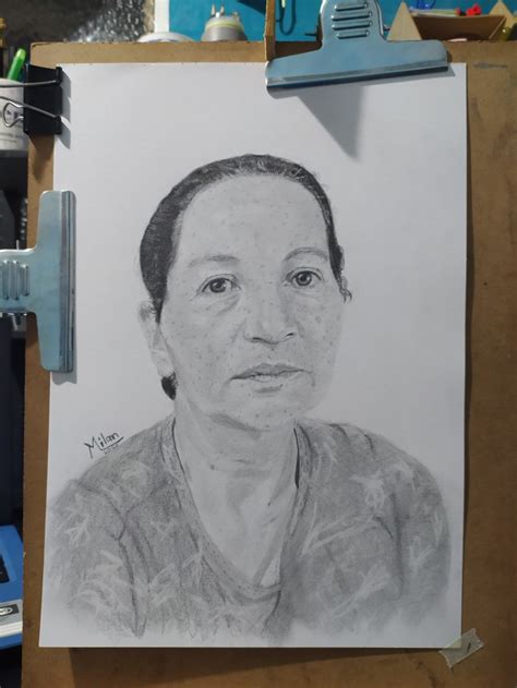 Mi Proyecto del curso: Retrato realista con lápiz de grafito (mi madre) | Domestika