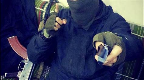 Pictured: ISIS executioner Jihadi John alive and well in new photo ...