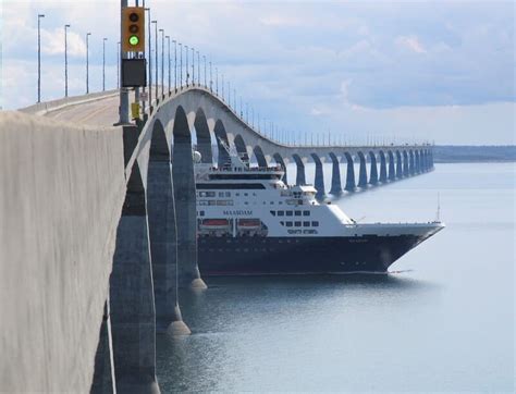 Ponte da Confederação e o Fim do Isolamento | Canada inBox