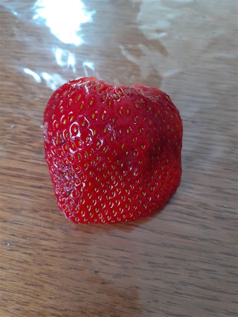 Square strawberry : r/pics