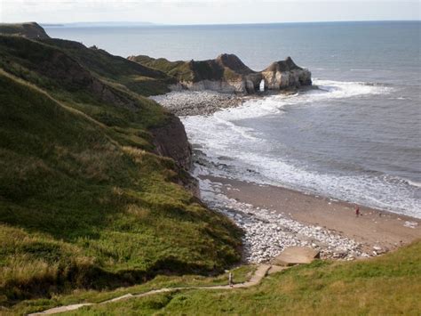 Thornwick Bay - Yorkshire | UK Beach Guide