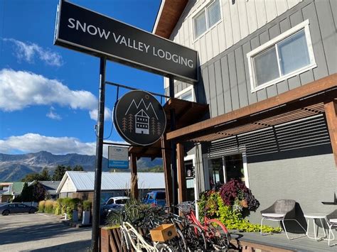 Snow Valley Lodging: Your Own Tiny Home in the Canadian Rockies