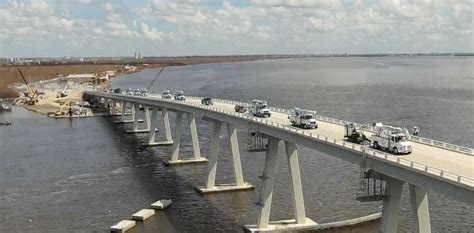 Damaged Sanibel Causeway Intact Again After Crews Build Temp Bridge : CEG