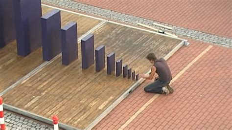 World record for the largest domino toppled in a chain – The Kid Should See This