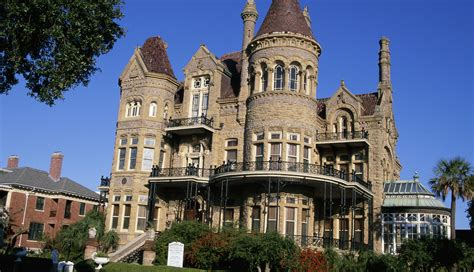 10 Must-See Castles in the United States