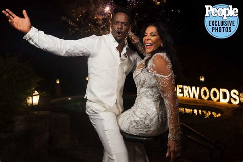 See Blair Underwood and Josie Hart’s Swarovski-Covered Wedding Cake ...