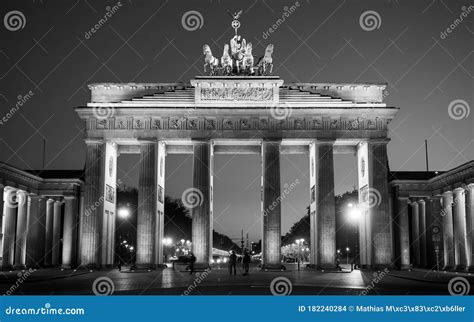 Brandenburg Gate at night stock photo. Image of spree - 182240284