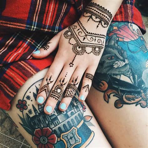 Female Hand Tattoos Pictures - 20 Hand Tattoo Ideas From Women ...