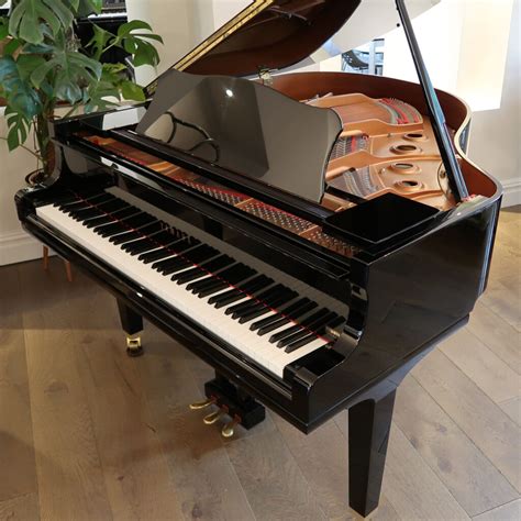 Yamaha GC1 Grand Piano (2006)