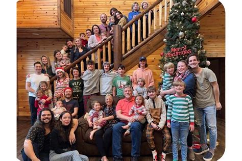 Hanson Brothers Pose with Their Entire Family During Holidays: Photo