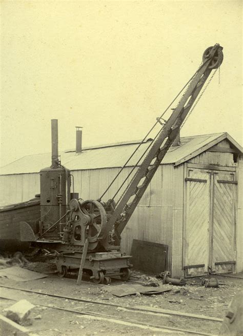 Old Steam Crane - Puke Ariki