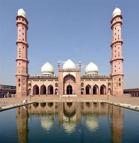 5 Largest mosques in India - EasternEye