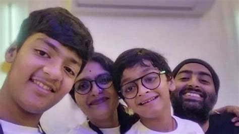 Arijit Singh's family: দুই ছেলে আর স্ত্রীর সঙ্গে ‘ফ্য়ামিলিম্য়ান’ অরিজিৎ! ছবিতে মুগ্ধ নেটপাড়া ...