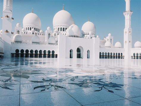 Day Trip From Dubai To Sheikh Zayed Grand Mosque In Abu Dhabi