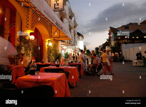 Playa del carmen 5th avenue hi-res stock photography and images - Alamy