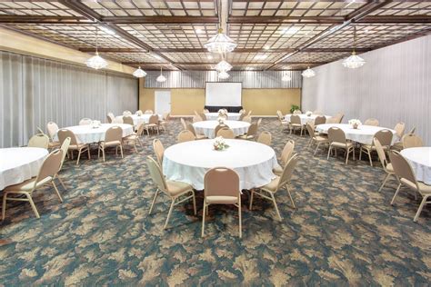 Ramada by Wyndham Lewiston Hotel & Conference Center | Lewiston, ME Hotels