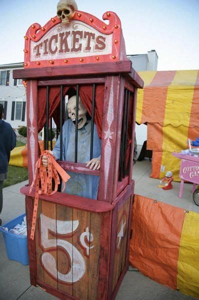 Scary Ticket Booth Build | Make: | Creepy carnival, Scary halloween, Halloween circus