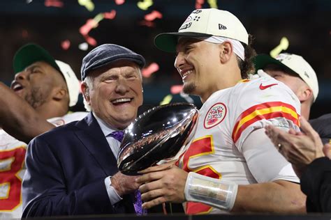 Chiefs-Eagles Super Bowl 2023: With victory, Patrick Mahomes breaks 52 ...