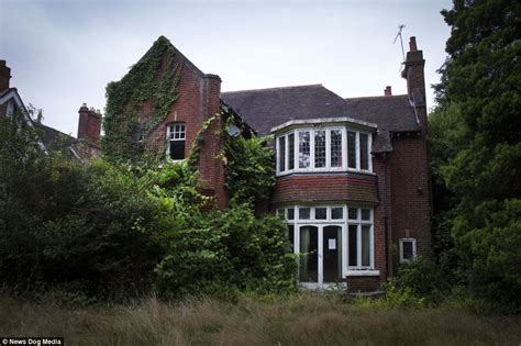 Abandoned Grade II-listed home in Moseley, Birmingham, left to decay | Daily Mail Online