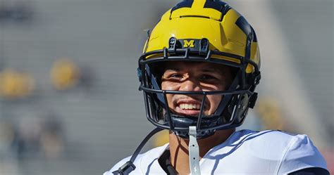 Michigan's Blake Corum '50-50' on Returning to School, Entering 2023 ...