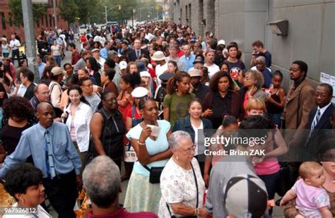 371 Former President Bill Clinton Book Signing At Books And Books Stock Photos, High-Res ...