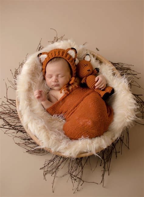 50 Cute DIY Newborn Photography Props Ideas - adney news | Diy newborn ...