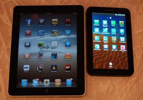 Apple iPad vs Samsung Galaxy Tab Comparison Pics