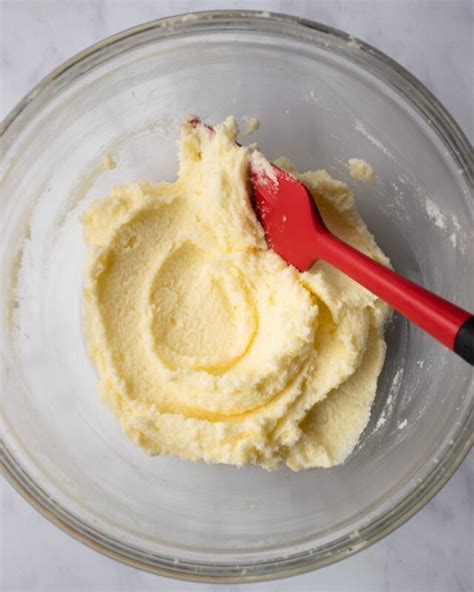 How To Cream Butter And Sugar - Creaming butter and sugar helps to give ...