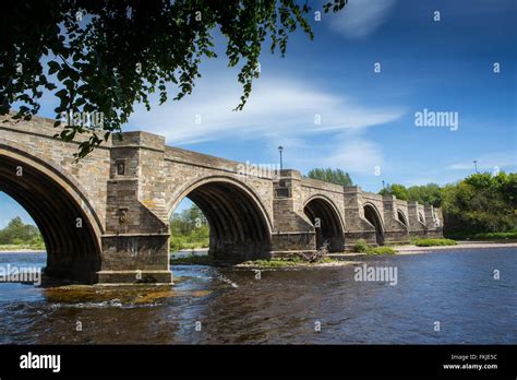 Historic Bridge of Dee over the famous River Dee in the city of Aberdeen, Scotland, UK Stock ...